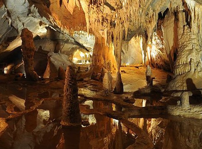 camping Gard Grotte de la cocalière